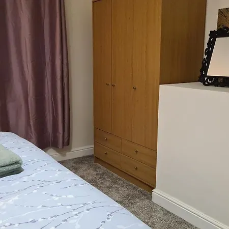 Spacious 3 Bedroom House, 6 Beds In Spondon, Derby With Parking Exterior photo