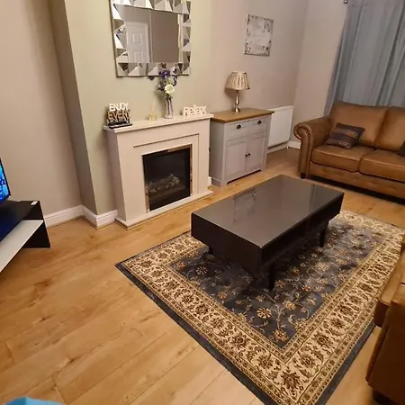 Spacious 3 Bedroom House, 6 Beds In Spondon, Derby With Parking Exterior photo