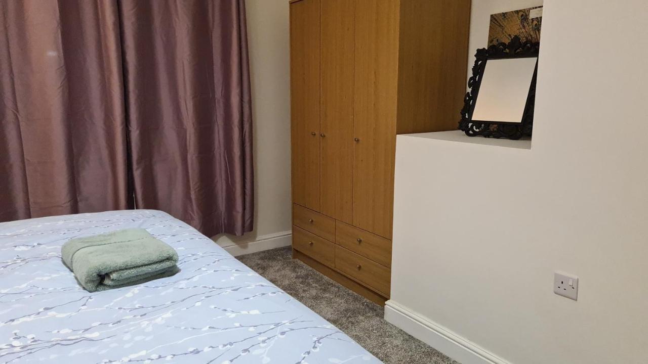 Spacious 3 Bedroom House, 6 Beds In Spondon, With Parking Derby