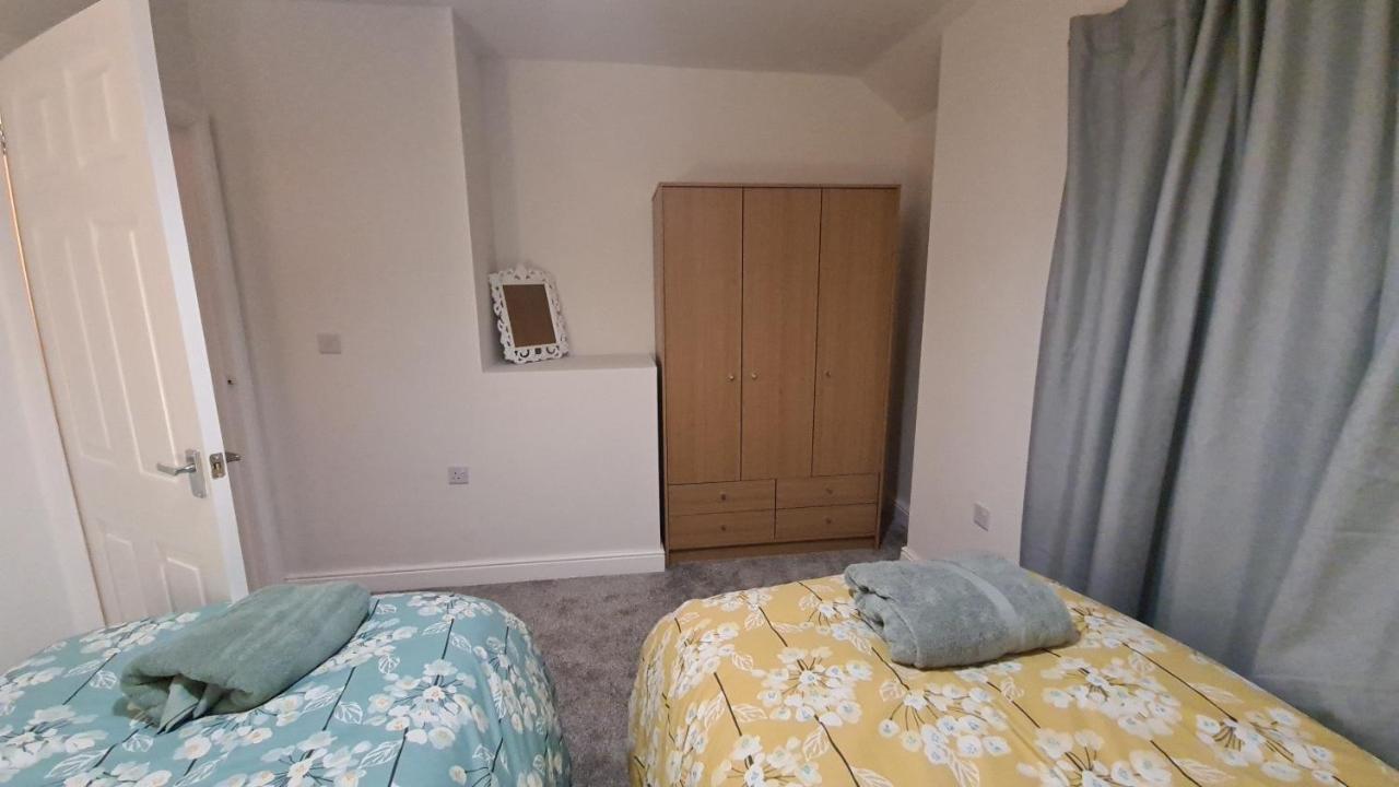 Сasa de vacaciones Spacious 3 Bedroom House In Spondon, *