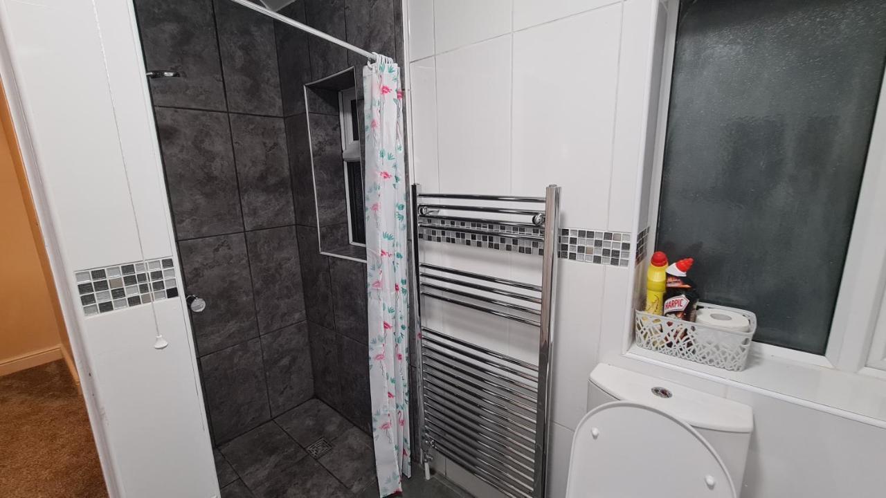 Сasa de vacaciones Spacious 3 Bedroom House In Spondon,